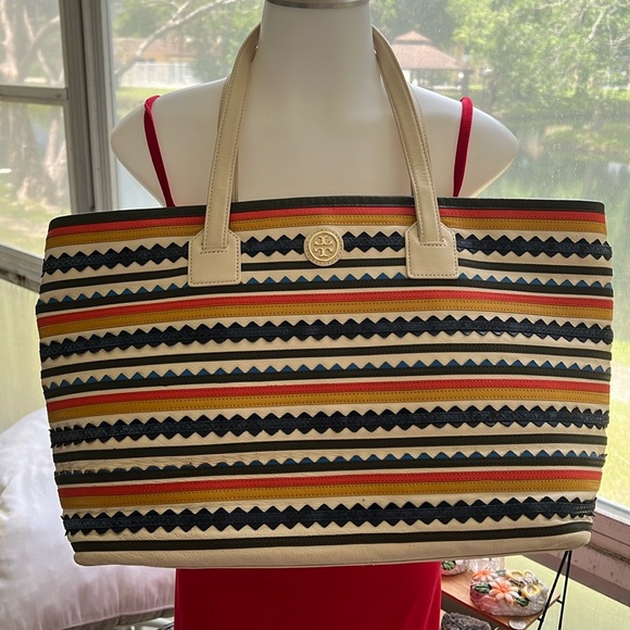 Tory Burch Handbags - TORY BURCH LEATHER TOTE .. xl sized